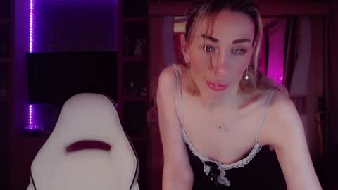 Nicole online show from May 9, 10:49 pm