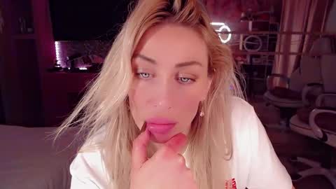 Nicole online show from October 26, 11:26 pm