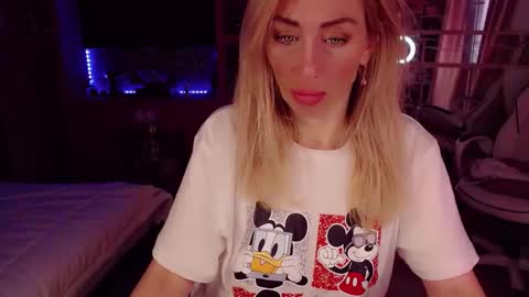 Nicole online show from October 28, 10:16 am