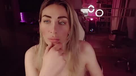Nicole online show from May 1, 9:53 pm
