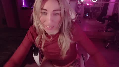 Nicole online show from May 4, 11:33 pm