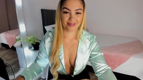 Nicole online show from February 5, 11:12 am