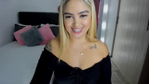 Nicole online show from February 19, 2:22 pm