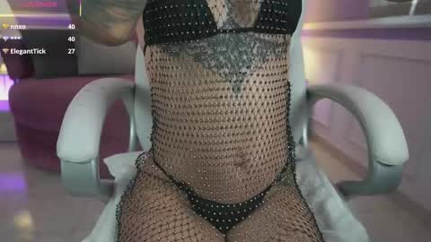 Snapshot of nicolecrawft chatting on October 8, 8:04 pm Nicole Crawft online show from October 8, 8:04 pm