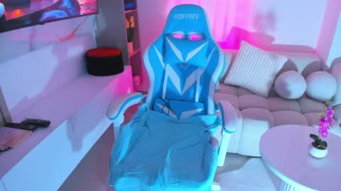 Nicolle online show from May 9, 11:22 pm