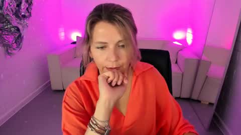 nicolehits online show from August 3, 1:06 pm