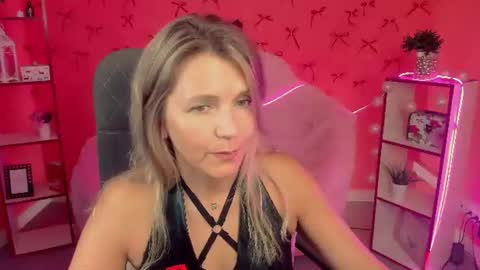 nicolehits online show from July 28, 7:39 pm