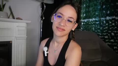 nicoleirisxxx online show from August 5, 5:15 am