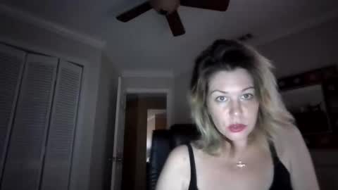 nicolekeeley400 online show from December 13, 10:05 pm