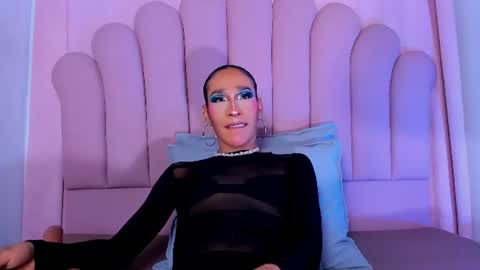 nicolemadrird online show from June 24, 9:00 pm