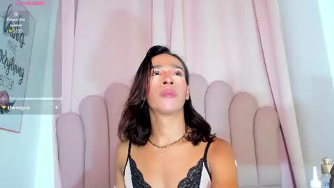 nicolemadrird online show from July 28, 8:52 pm