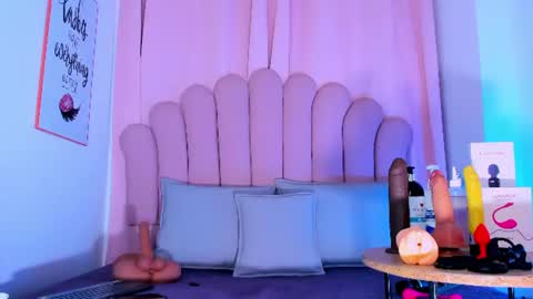 nicolemadrird online show from June 16, 7:51 pm