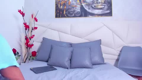 nicolemadrird online show from March 12, 8:41 pm