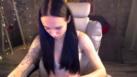 Nicole online show from June 30, 6:28 pm