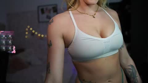 Snapshot of nicolette__shea_ chatting on February 18, 5:20 pm nicolette__shea_ online show from February 18, 5:20 pm