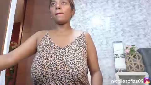 nicolle4 online show from July 1, 4:21 am