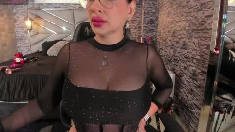 Nicolle online show from April 23, 4:41 pm