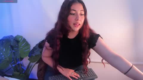 nicolle_evanss_ online show from April 30, 4:17 am