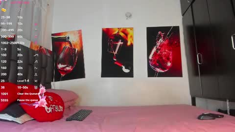 nicolle_hanks1 online show from June 23, 2:08 am