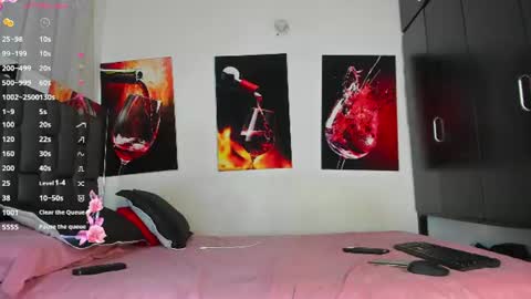 nicolle_hanks1 online show from July 9, 12:47 am