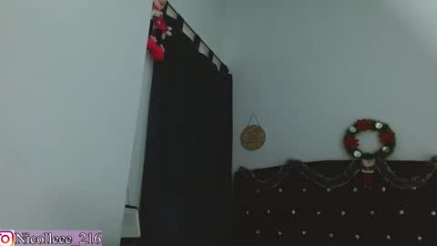 Snapshot of nicolle_sabinas chatting on December 15, 4:18 am Nicolle online show from December 15, 4:18 am