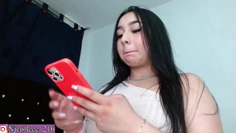 Snapshot of nicolle_sabinas chatting on February 16, 9:15 am Nicolle online show from February 16, 9:15 am