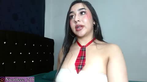 Snapshot of nicolle_sabinas chatting on October 21, 4:32 pm Nicolle online show from October 21, 4:32 pm