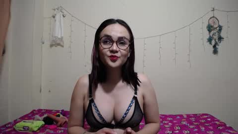 Snapshot of nicolle_sky chatting on February 9, 8:10 am nicolle_sky online show from February 9, 8:10 am