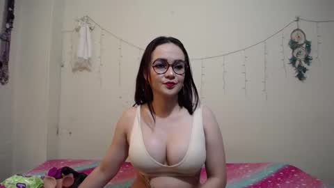 Snapshot of nicolle_sky chatting on March 2, 3:16 pm nicolle_sky online show from March 2, 3:16 pm