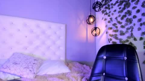 Nicolle online show from May 2, 2:01 pm