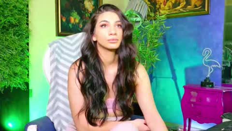 Nicolle online show from October 6, 5:31 pm