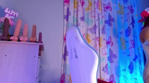 Nicolle Miley online show from July 13, 4:49 am