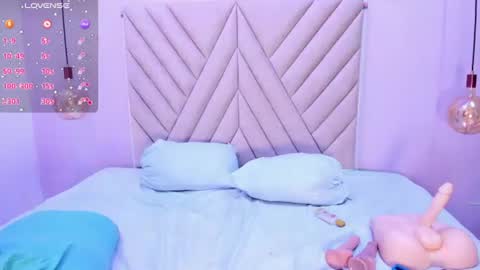nicolljabocs online show from June 20, 1:06 pm