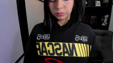 NicolRoss online show from October 26, 2:18 pm