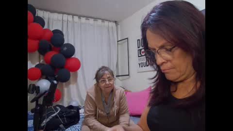 nicoltatiana_ online show from May 7, 12:50 am