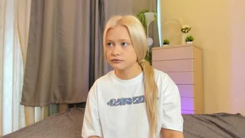 Hannah help me get 50 thumbs up online show from June 29, 5:15 am