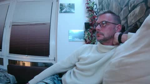 MikeVanDyck online show from December 15, 5:53 pm