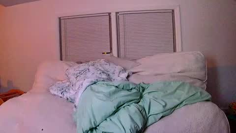 nightlifecouple online show from November 2, 4:45 am