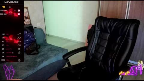 nigo_nika online show from November 14, 3:25 pm