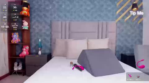 Snapshot of niiamoore_ chatting on September 18, 8:13 pm NiiaMoore online show from September 18, 8:13 pm