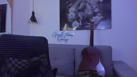 Niick online show from December 12, 3:54 am