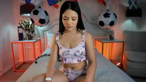 nicole online show from July 8, 4:21 pm