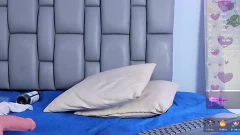 Nicolle  online show from October 28, 11:06 pm