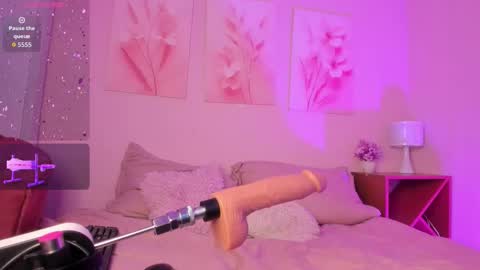 Snapshot of nikibrice chatting on October 8, 7:09 pm online show from October 8, 7:09 pm