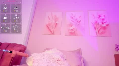 Snapshot of nikibrice chatting on October 12, 9:16 pm online show from October 12, 9:16 pm
