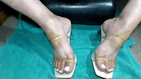nikisissyfeet online show from August 2, 3:08 am