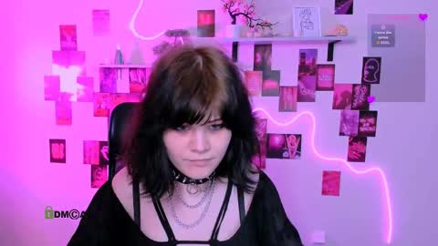 nikki_kiss_ online show from April 23, 12:29 pm