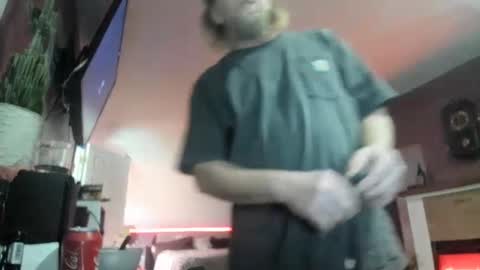 nikkiandtony online show from January 2, 6:40 am