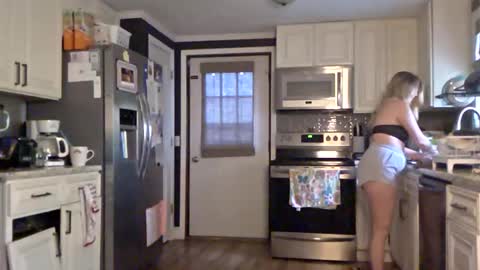 nikkib653466 online show from May 5, 5:41 pm