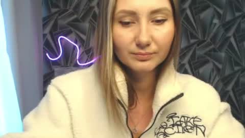 nikkikiss___ online show from June 19, 1:33 am